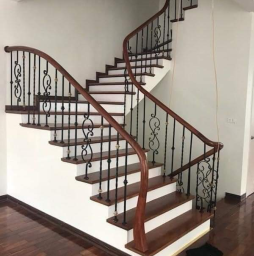 Cầu Thang Sắt Mỹ Thuật Chất Lượng-Sự Kết Hợp Hoàn Hảo Giữa Thẩm Mỹ và Độ Bền