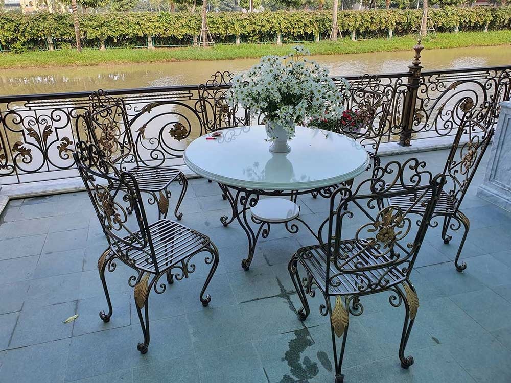 Bàn ghế sắt